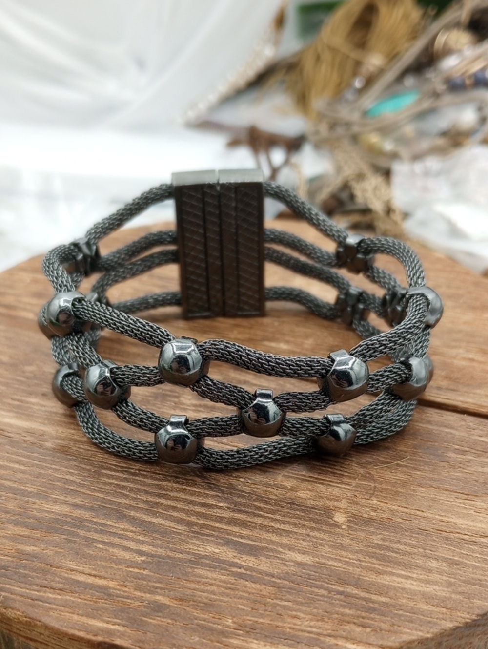 Metallic Black Nesh Victorian Styles Magnetic Closure Bracelet B1005